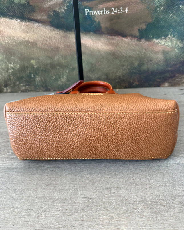 Dooney & Bourke Crossbody Satchel – Caramel Pebbled Leather (BDILL2268)
